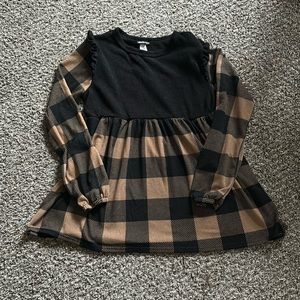 Heimish black and tan top